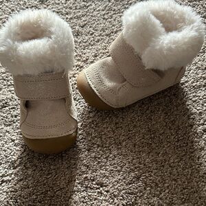 stride rite Cozy  glittery Cream Kids Boots baby  size 4.5